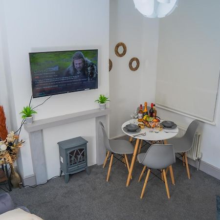 The Highfield Villa, 5 Bedrooms, Northampton Centre, Sleeps 10 外观 照片