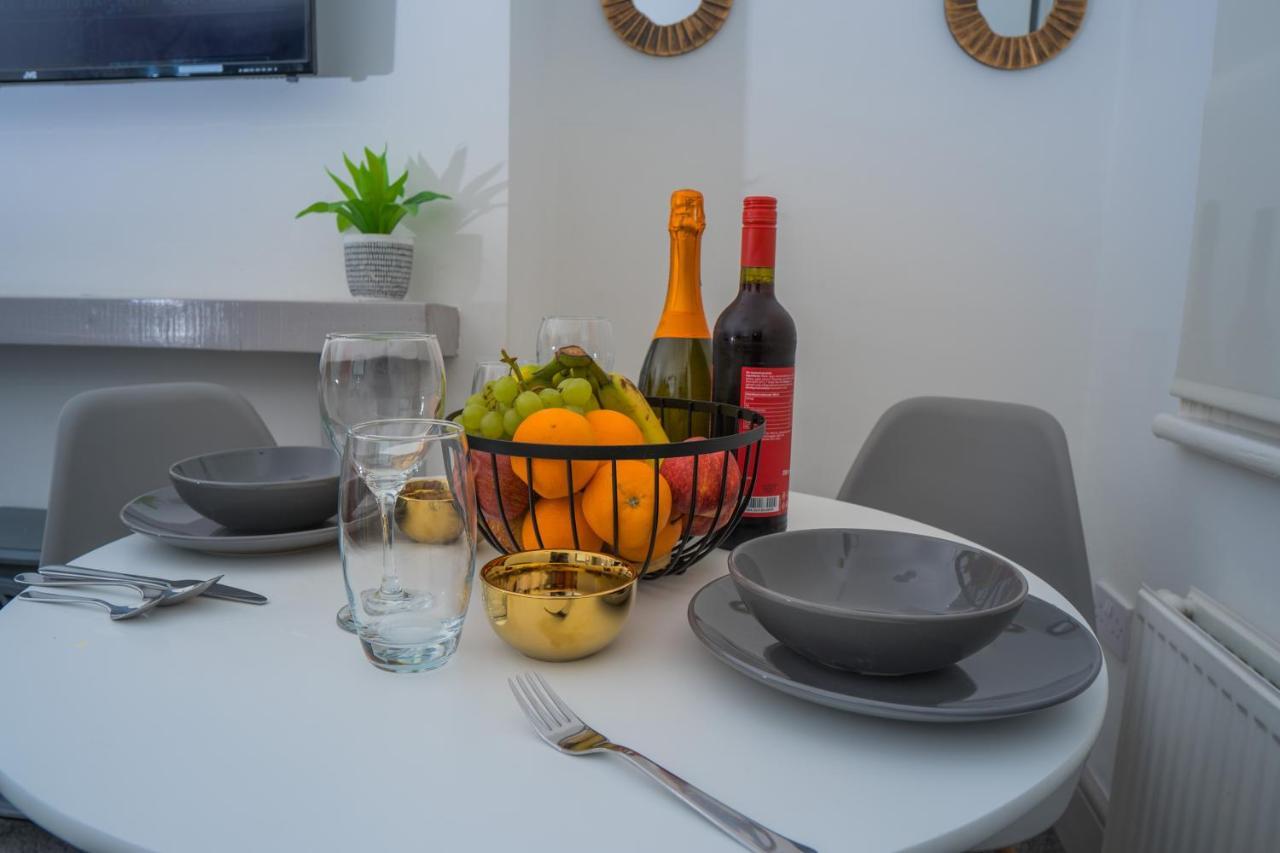 The Highfield Villa, 5 Bedrooms, Northampton Centre, Sleeps 10 外观 照片
