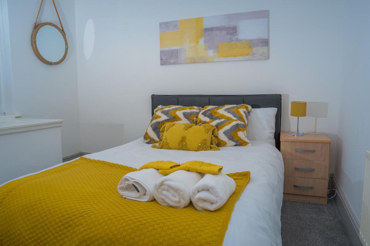 The Highfield Villa, 5 Bedrooms, Northampton Centre, Sleeps 10 外观 照片