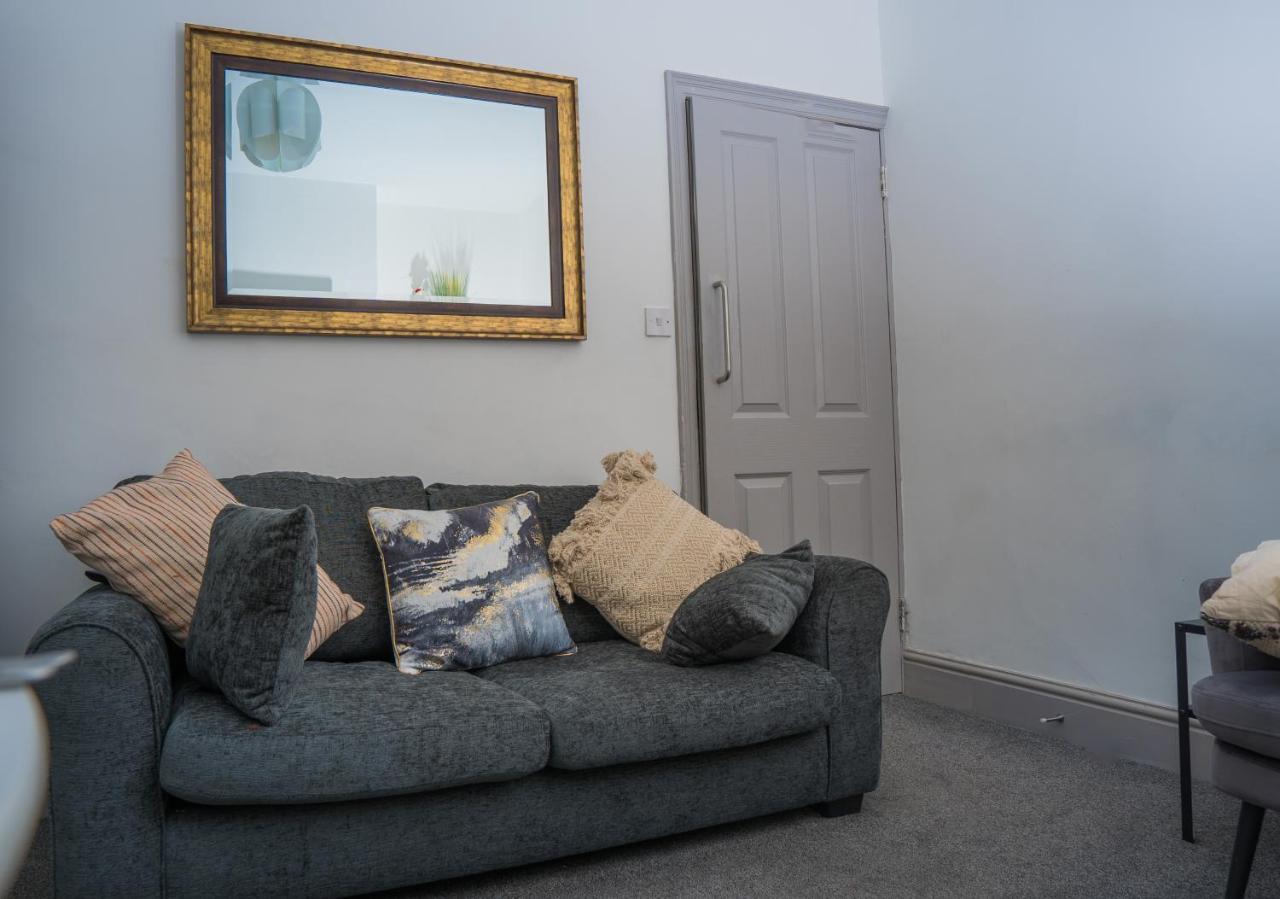 The Highfield Villa, 5 Bedrooms, Northampton Centre, Sleeps 10 外观 照片