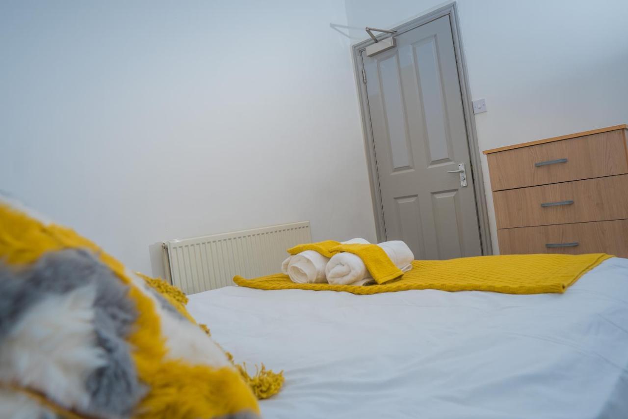 The Highfield Villa, 5 Bedrooms, Northampton Centre, Sleeps 10 外观 照片