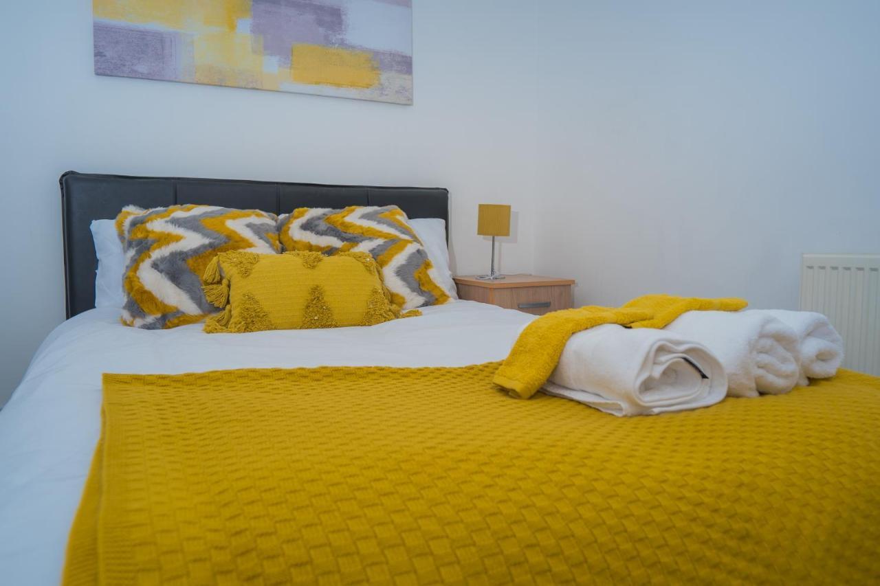 The Highfield Villa, 5 Bedrooms, Northampton Centre, Sleeps 10 外观 照片