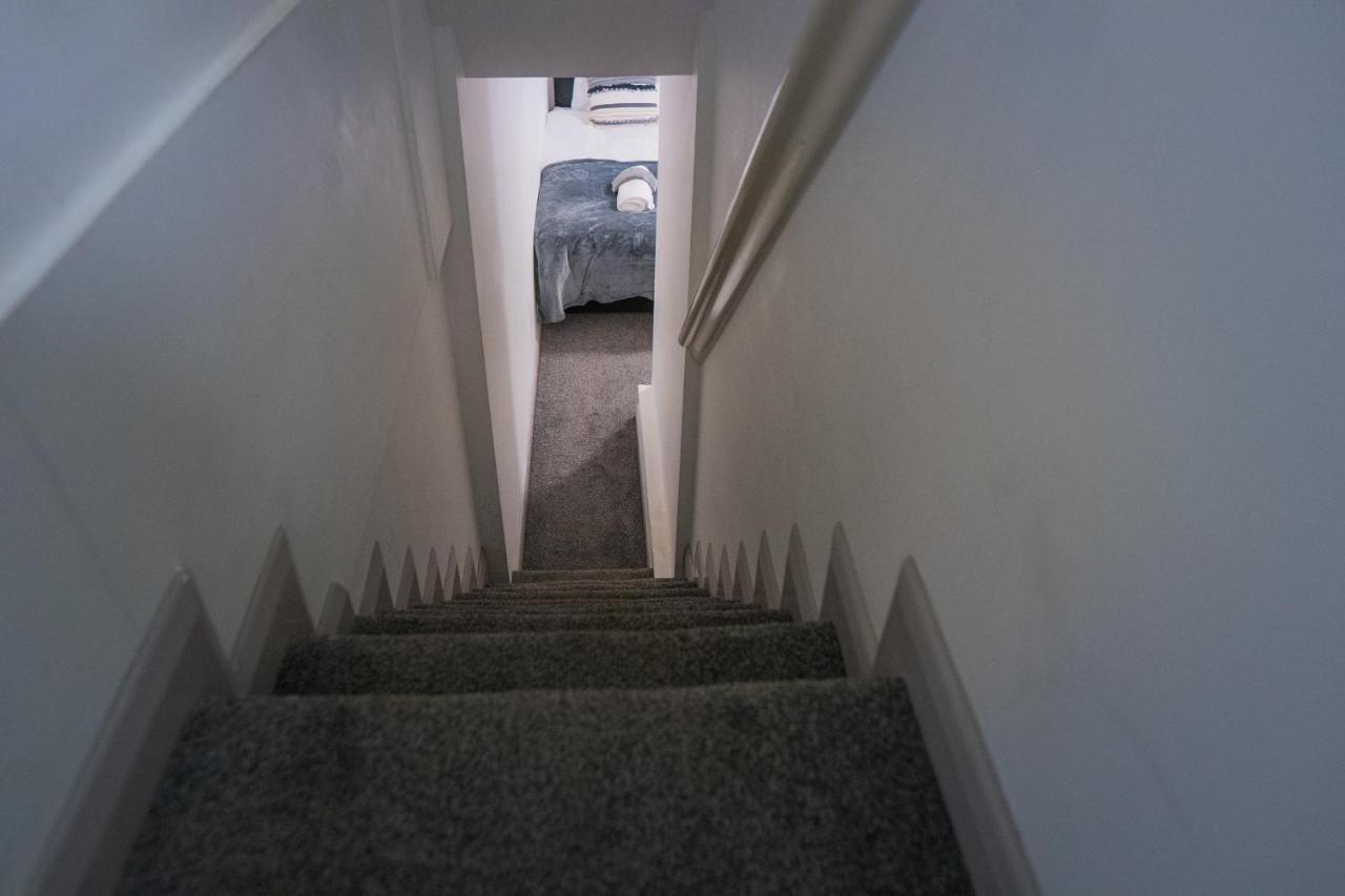 The Highfield Villa, 5 Bedrooms, Northampton Centre, Sleeps 10 外观 照片