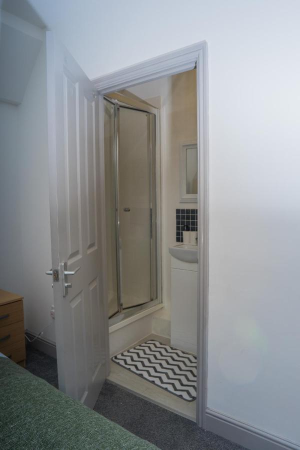 The Highfield Villa, 5 Bedrooms, Northampton Centre, Sleeps 10 外观 照片