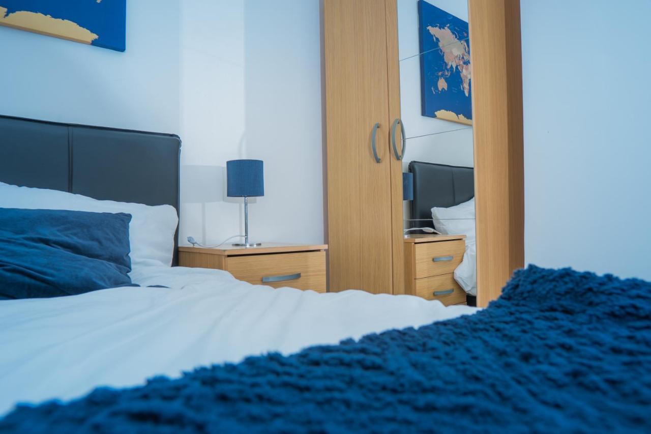 The Highfield Villa, 5 Bedrooms, Northampton Centre, Sleeps 10 外观 照片