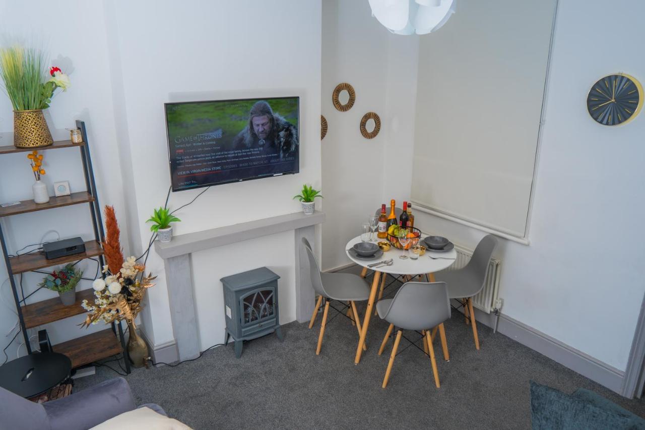 The Highfield Villa, 5 Bedrooms, Northampton Centre, Sleeps 10 外观 照片