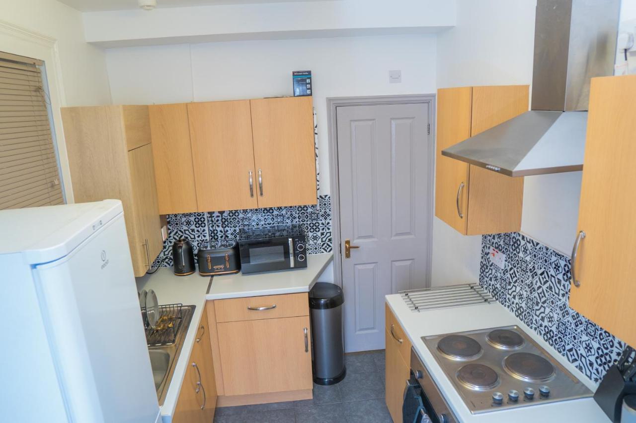 The Highfield Villa, 5 Bedrooms, Northampton Centre, Sleeps 10 外观 照片