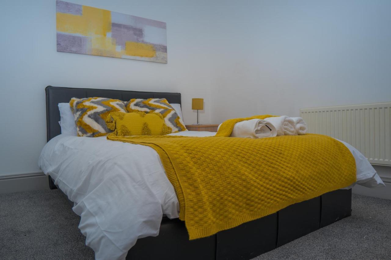 The Highfield Villa, 5 Bedrooms, Northampton Centre, Sleeps 10 外观 照片