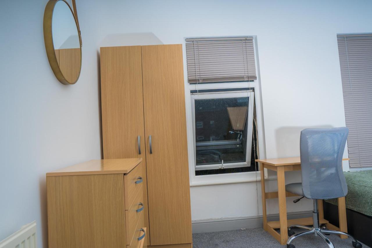 The Highfield Villa, 5 Bedrooms, Northampton Centre, Sleeps 10 外观 照片