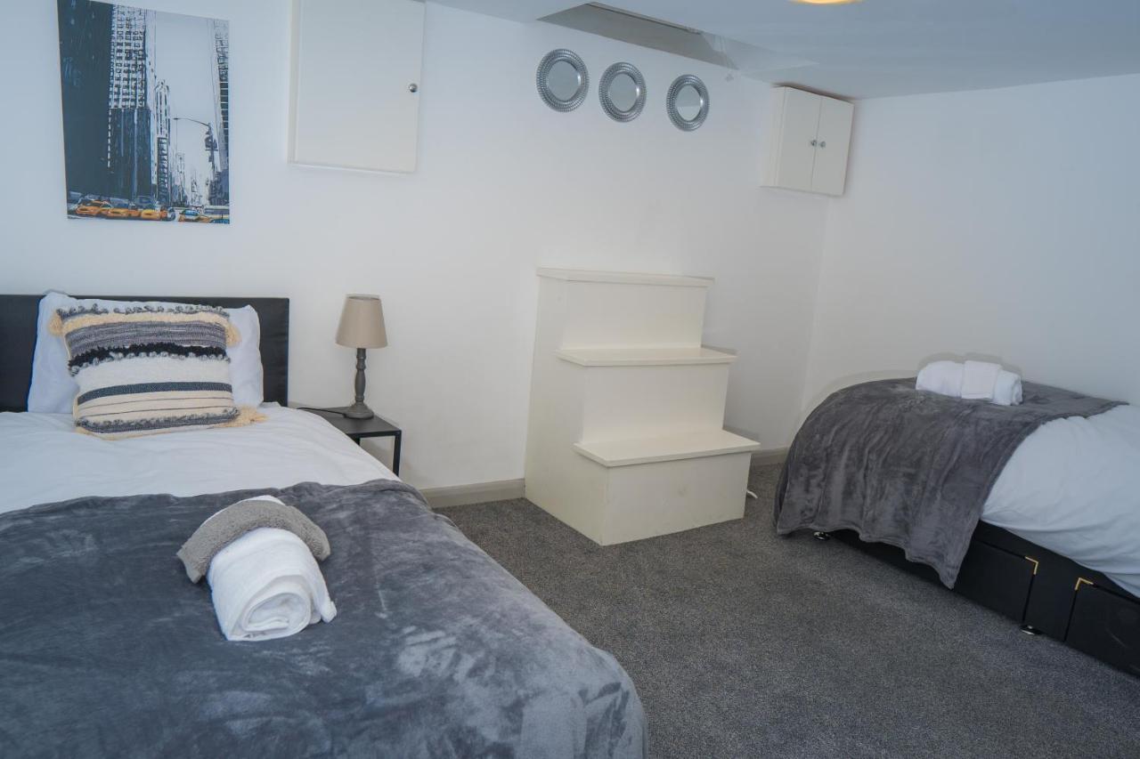 The Highfield Villa, 5 Bedrooms, Northampton Centre, Sleeps 10 外观 照片